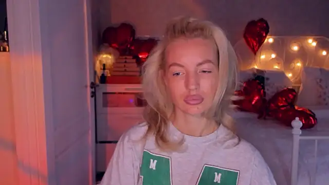 aestetick online show from February 22, 11:20 am