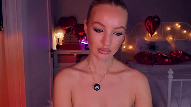 aestetick online show from February 25, 11:20 am