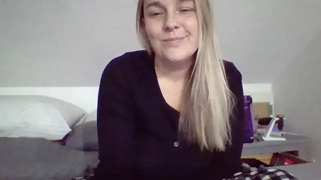 Snapshot of scrummymummy2 chatting on January 18, 9:51 pm scrummymummy2 online show from January 18, 9:51 pm