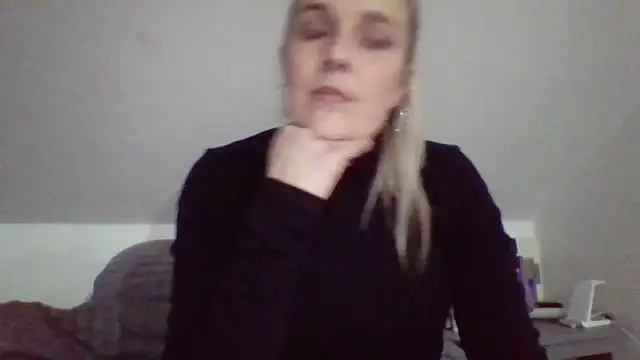 Snapshot of scrummymummy2 chatting on February 7, 11:08 pm scrummymummy2 online show from February 7, 11:08 pm