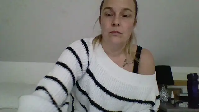 Snapshot of scrummymummy2 chatting on March 14, 10:15 pm scrummymummy2 online show from March 14, 10:15 pm