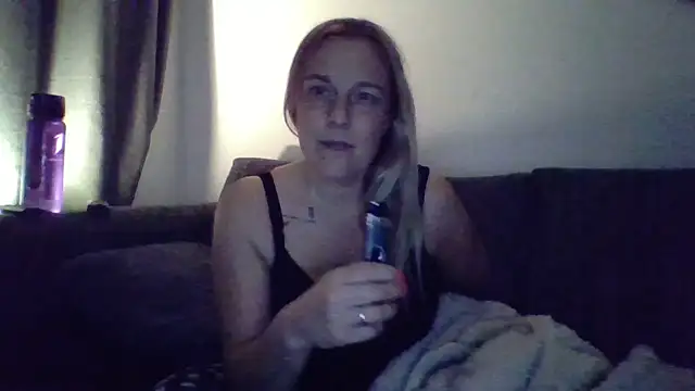 Snapshot of scrummymummy2 chatting on March 28, 9:25 pm scrummymummy2 online show from March 28, 9:25 pm