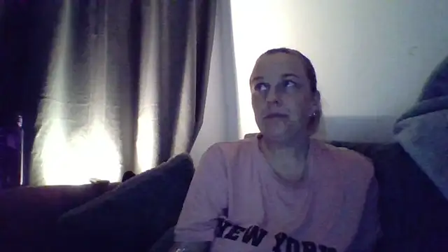 Snapshot of scrummymummy2 chatting on April 6, 7:48 pm scrummymummy2 online show from April 6, 7:48 pm