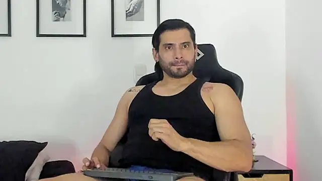 Dereck vega online show from May 15, 9:44 pm