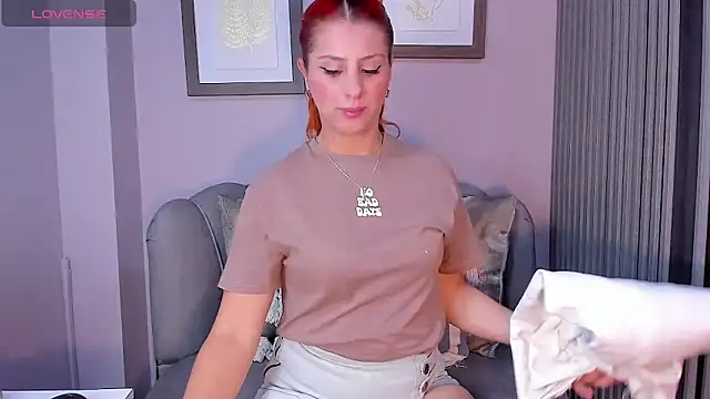 Snapshot of Nahiajhonson_ chatting on February 19, 12:22 pm Nahiajhonson online show from February 19, 12:22 pm