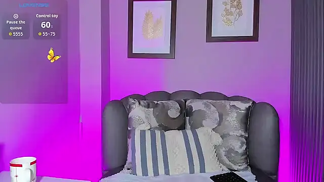 Nahiajhonson  online show from November 1, 1:02 pm