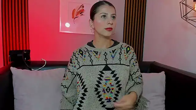 Nahiajhonson  online show from February 21, 12:50 pm