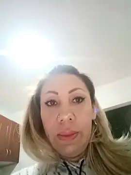 Snapshot of coral_smitth chatting on December 15, 8:47 pm coral smitth online show from December 15, 8:47 pm