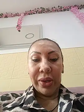 Snapshot of coral_smitth chatting on July 17, 3:39 pm coral smitth online show from July 17, 3:39 pm