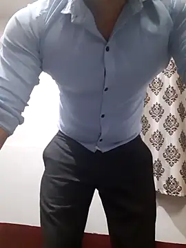 Snapshot of Guyinshortss chatting on February 7, 7:06 pm Guyinshortss online show from February 7, 7:06 pm