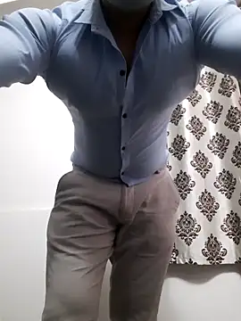 Snapshot of Guyinshortss chatting on February 20, 7:25 pm Guyinshortss online show from February 20, 7:25 pm