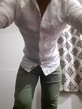 Snapshot of Guyinshortss chatting on February 27, 8:20 pm Guyinshortss online show from February 27, 8:20 pm