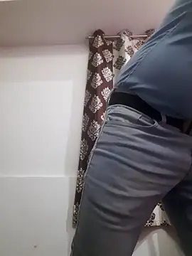 Snapshot of Guyinshortss chatting on February 28, 9:05 pm Guyinshortss online show from February 28, 9:05 pm