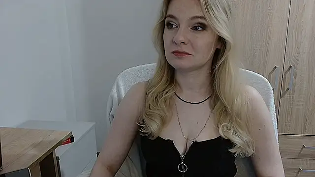 AlmaHoney online show from May 25, 8:04 pm