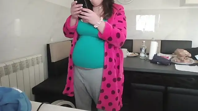 Snapshot of milfmomxx chatting on January 14, 1:28 pm milfmomxx online show from January 14, 1:28 pm