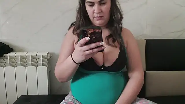 Snapshot of milfmomxx chatting on January 20, 11:13 am milfmomxx online show from January 20, 11:13 am