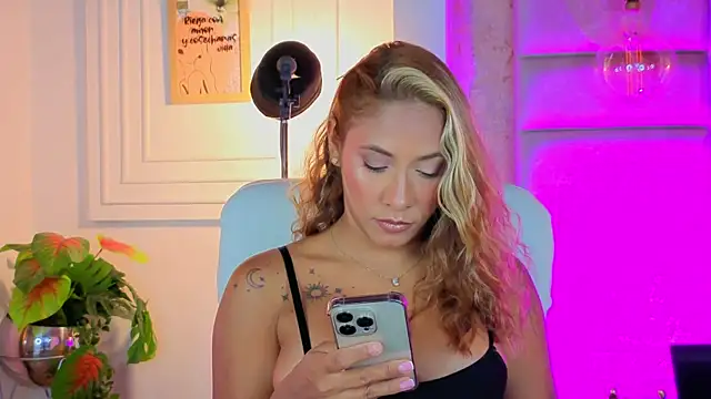 AlessiaLondon online show from July 4, 9:15 am