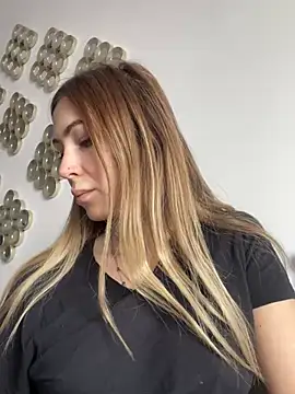 Snapshot of RaquelleDevon chatting on February 26, 8:37 am RaquelleDevon online show from February 26, 8:37 am