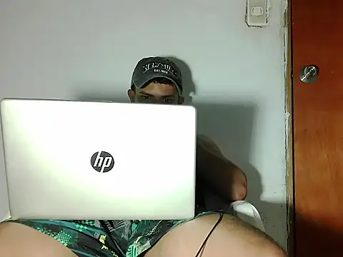 Snapshot of Latinsex2501 chatting on June 22, 8:28 pm Latinsex2501 online show from June 22, 8:28 pm