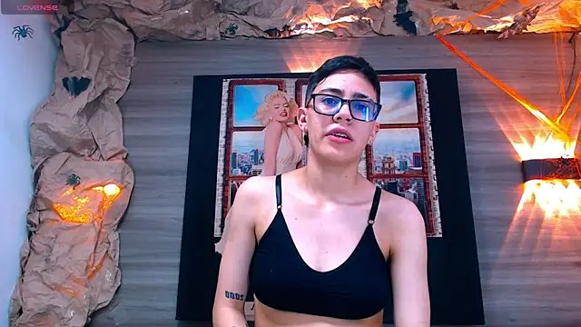 Cutie Shy  online show from October 23, 7:01 pm