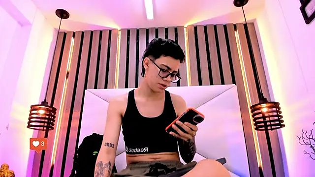 Cutie Shy  online show from November 21, 11:53 am