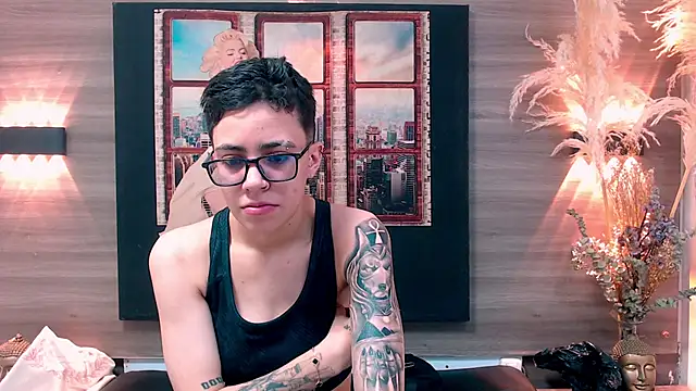 Cutie Shy  online show from December 1, 5:40 pm