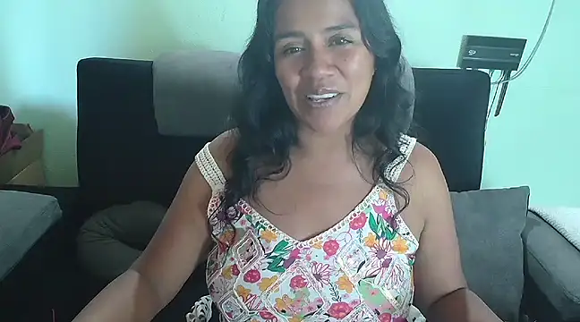 Snapshot of saggil23 chatting on December 11, 1:39 pm saggil23 online show from December 11, 1:39 pm