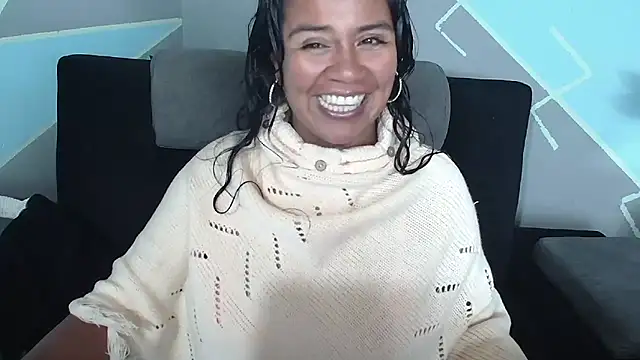 Snapshot of saggil23 chatting on October 19, 10:21 pm saggil23 online show from October 19, 10:21 pm