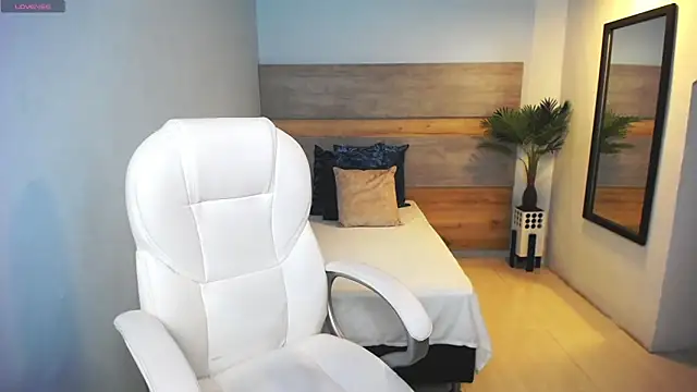 liseth fox online show from February 6, 11:15 pm