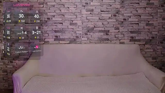 Snapshot of EmiliaDuchess chatting on March 31, 3:34 pm EmiliaDuchess online show from March 31, 3:34 pm