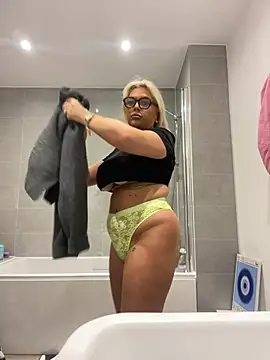 Snapshot of Arabellalee23 chatting on December 27, 10:05 pm Arabellalee23 online show from December 27, 10:05 pm