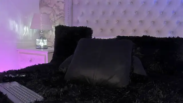 Snapshot of Kev_jenner chatting on February 7, 11:55 pm Kev jenner online show from February 7, 11:55 pm