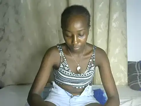 Snapshot of Naughty_petyte chatting on December 2, 1:13 pm Naughty petyte online show from December 2, 1:13 pm