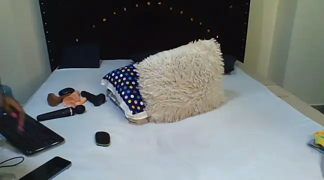 Snapshot of Sure_love_1 chatting on February 27, 2:32 am Sure love 1 online show from February 27, 2:32 am