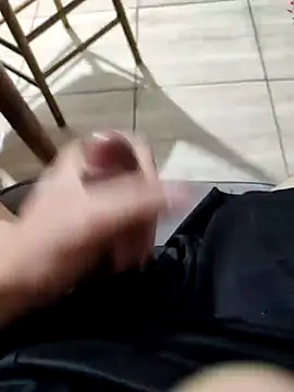 Snapshot of pau_gostosooo chatting on January 7, 2:53 am pau gostosooo online show from January 7, 2:53 am