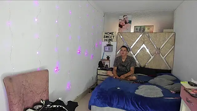 parejacaliente20154 online show from February 17, 12:01 pm