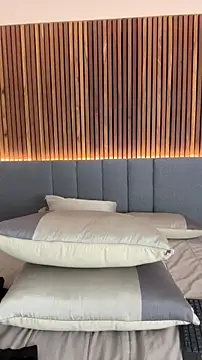 EmiilyAdams  online show from April 2, 8:50 pm