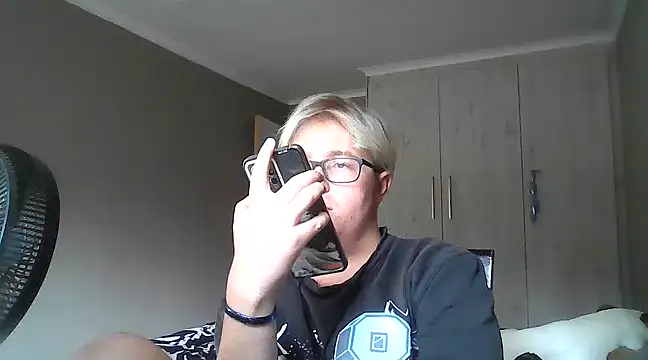 bisexualboy05 online show from February 10, 12:29 pm