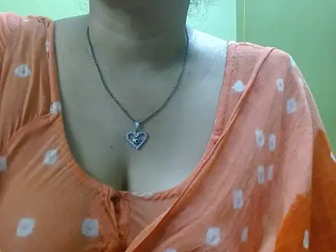 Snapshot of LOVERIAKOL chatting on April 21, 3:39 pm LOVERIAKOL online show from April 21, 3:39 pm