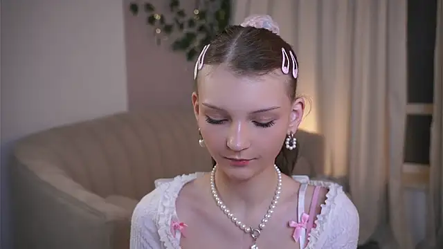 CindyGarrison online show from April 18, 10:54 pm