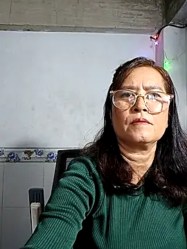 Snapshot of phnz chatting on February 4, 3:45 am phnz online show from February 4, 3:45 am