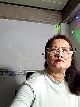 Snapshot of phnz chatting on February 10, 1:15 pm phnz online show from February 10, 1:15 pm