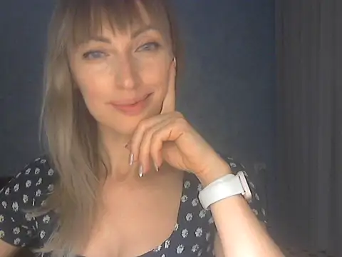 Snapshot of EffectMaya chatting on January 17, 5:05 pm EffectMaya online show from January 17, 5:05 pm