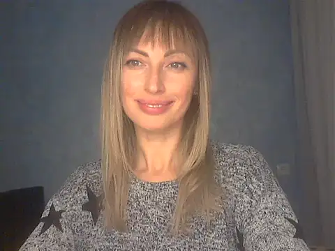 Snapshot of EffectMaya chatting on January 18, 8:23 pm EffectMaya online show from January 18, 8:23 pm