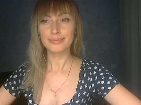 Snapshot of EffectMaya chatting on February 4, 3:18 pm EffectMaya online show from February 4, 3:18 pm