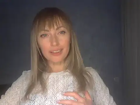 Snapshot of EffectMaya chatting on February 6, 7:17 pm EffectMaya online show from February 6, 7:17 pm