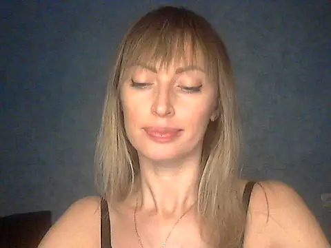 Snapshot of EffectMaya chatting on February 10, 6:56 pm EffectMaya online show from February 10, 6:56 pm