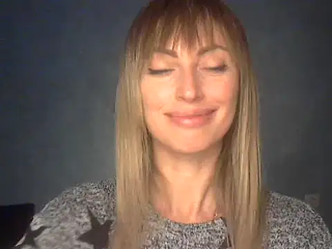 Snapshot of EffectMaya chatting on February 11, 7:08 pm EffectMaya online show from February 11, 7:08 pm