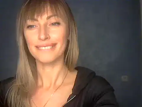 Snapshot of EffectMaya chatting on February 12, 4:02 pm EffectMaya online show from February 12, 4:02 pm