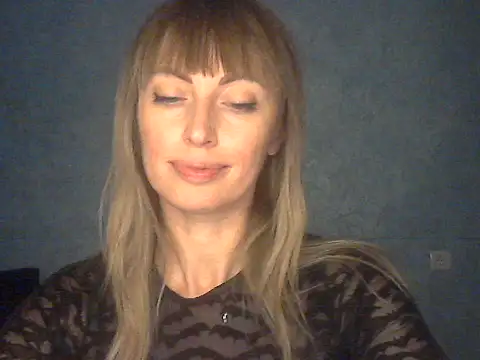 Snapshot of EffectMaya chatting on February 18, 8:05 pm EffectMaya online show from February 18, 8:05 pm